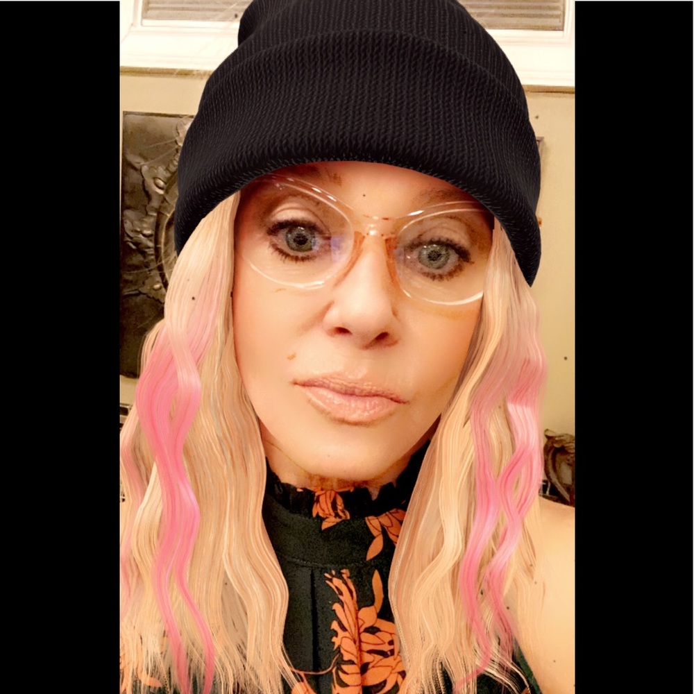 Betsy Johnson clear peach and tortoise cat eye readers